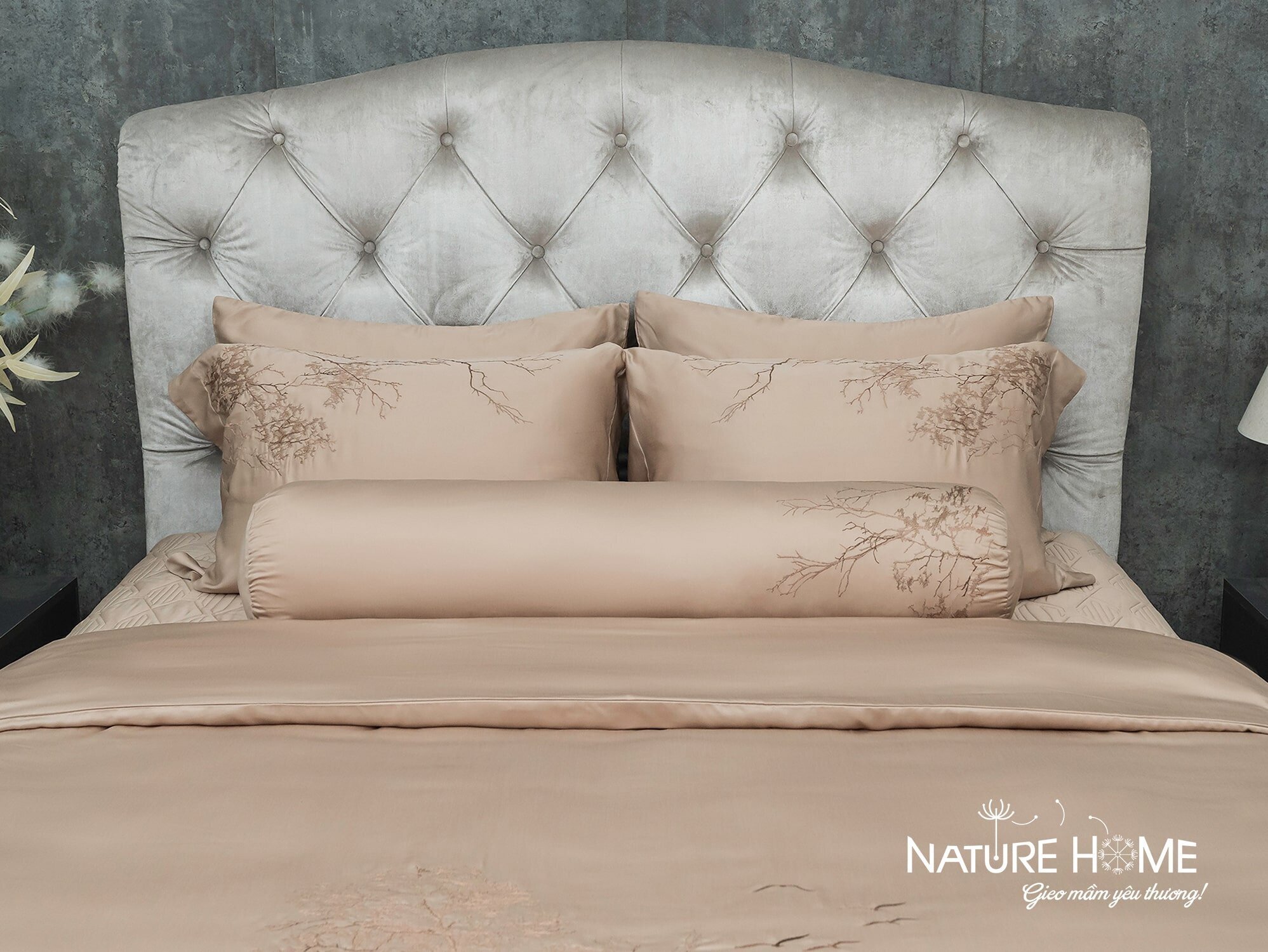 Chi tiết hoàn thiện trên Larose Nâu